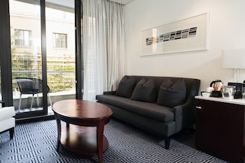 Davinci Hotel And Suites On Nelson Mandela Square