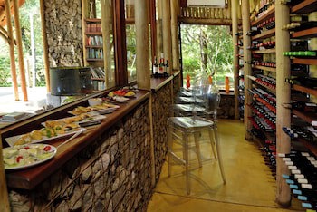 Rhino Post Safari Lodge