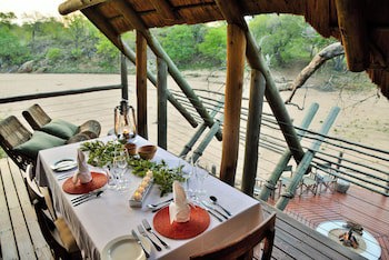 Rhino Post Safari Lodge