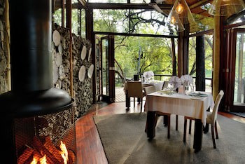 Rhino Post Safari Lodge