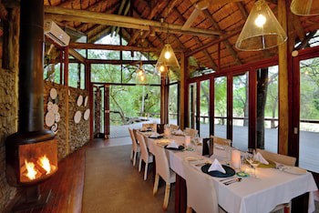 Rhino Post Safari Lodge