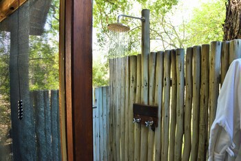 Rhino Post Safari Lodge