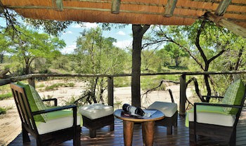 Rhino Post Safari Lodge