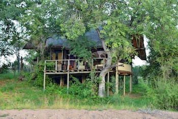 Rhino Post Safari Lodge