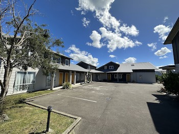 Arena Lodge
