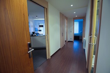 Sercotel Jardines De Uleta Suites