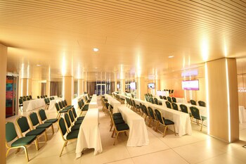 Sercotel Jardines De Uleta Suites