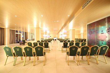 Sercotel Jardines De Uleta Suites
