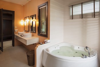 Anyavee Tubkaek Beach Resort