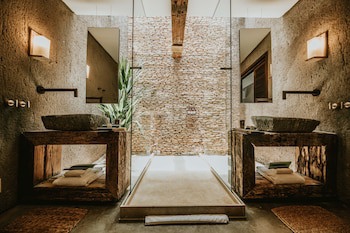 Kenoa Exclusive Beach Spa & Resort