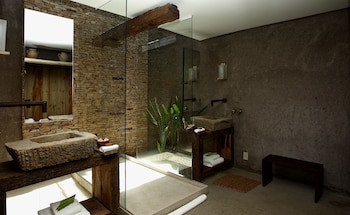 Kenoa Exclusive Beach Spa & Resort