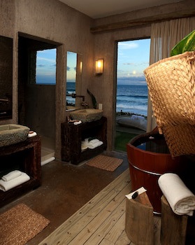 Kenoa Exclusive Beach Spa & Resort