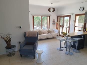 Stunning 3-Bed Villa In Kayalar
