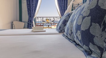 Dionysos Hotel