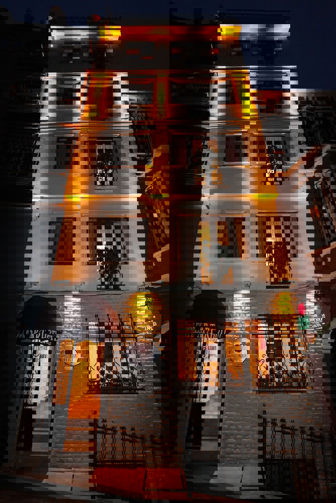 Three Apples Suites And Hotel