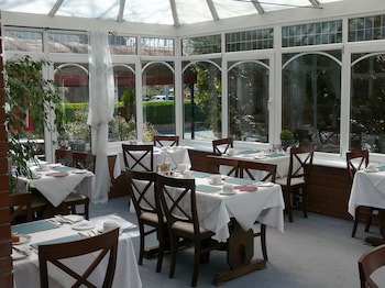 Chester Court Hotel