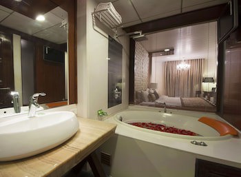Hotel Aura