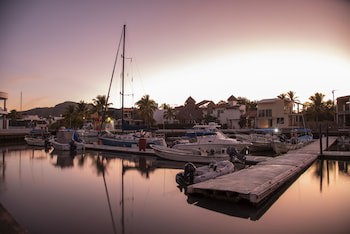 Cabo Blanco Hotel & Marina