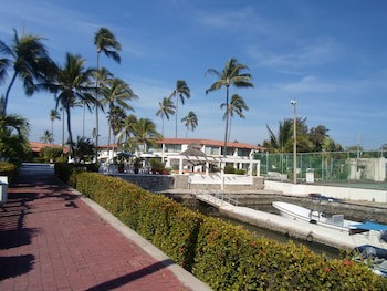 Cabo Blanco Hotel & Marina