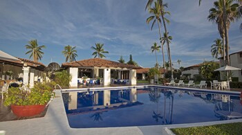 Cabo Blanco Hotel & Marina