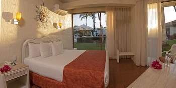 Cabo Blanco Hotel & Marina