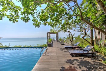 Golden Tulip Balikpapan Hotel & Suites