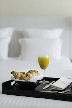 Pullman Rosario City Center Hotel