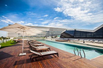 Pullman Rosario City Center Hotel