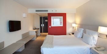 Pullman Rosario City Center Hotel