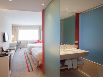 Pullman Rosario City Center Hotel