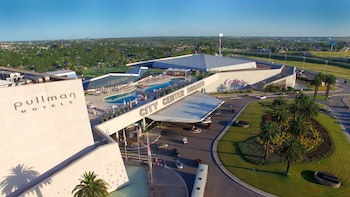 Pullman Rosario City Center Hotel