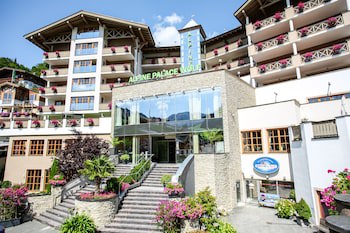 Hotel Alpine Palace