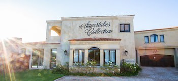 Super Tubes Guesthouse