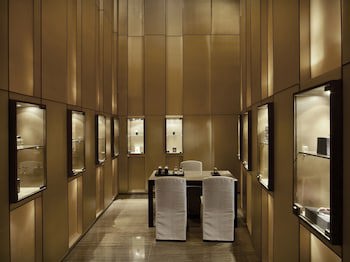 Armani Hotel Dubai, Burj Khalifa