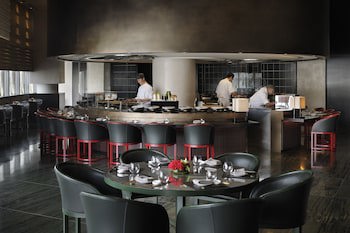 Armani Hotel Dubai, Burj Khalifa