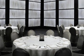 Armani Hotel Dubai, Burj Khalifa