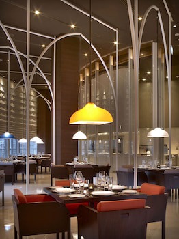 Armani Hotel Dubai, Burj Khalifa