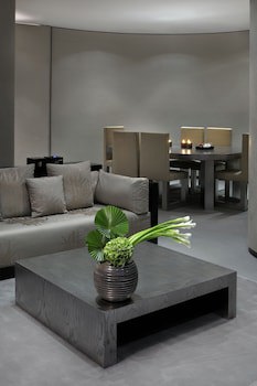 Armani Hotel Dubai, Burj Khalifa