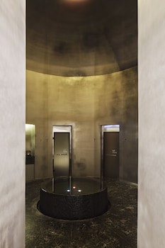 Armani Hotel Dubai, Burj Khalifa