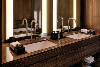 Armani Hotel Dubai, Burj Khalifa