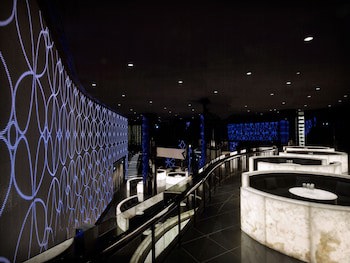 Armani Hotel Dubai, Burj Khalifa