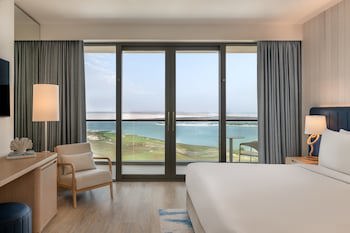 Crowne Plaza Abu Dhabi Yas Island by IHG fotoğrafı