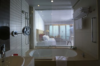 Crowne Plaza Abu Dhabi Yas Island, An Ihg Hotel