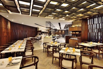 Courtyard By Marriott Gurugram Downtown