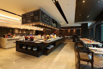 Courtyard By Marriott Gurugram Downtown