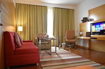 Courtyard By Marriott Gurugram Downtown