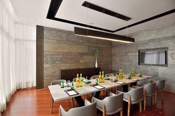 Courtyard By Marriott Gurugram Downtown