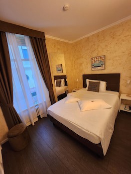 Hotel Millennium