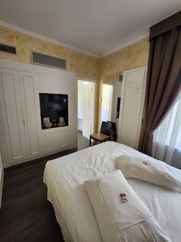 Hotel Millennium