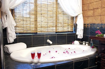 Zwahili Game Lodge & Spa